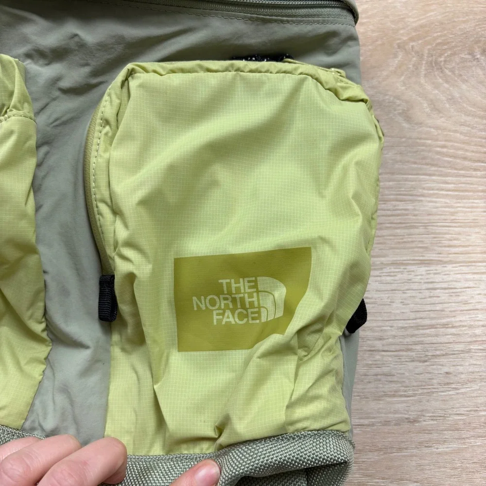 NWT‎ The North Face Mountain Daypack Backpack Color Green